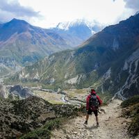 La chaqueta ultraligera y cortavientos, perfecta para usar como última capa en la montaña, se encuentra a menos de 15 euros en Decathlon