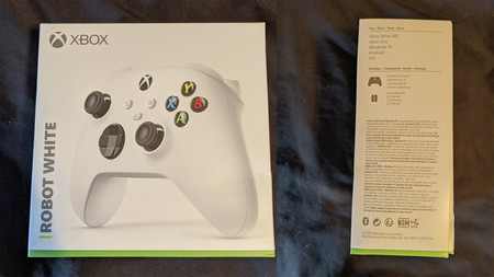 Varias fuentes aseguran que este mando de Xbox Series X es real, y que la Xbox Series S que aparece en su caja también