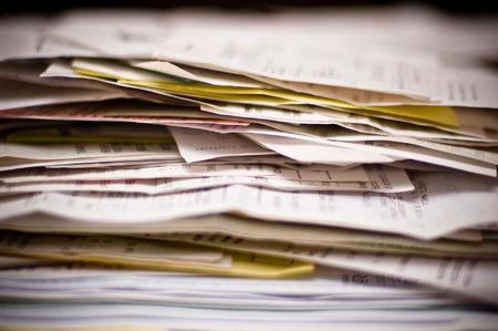 ¿Se puede cobrar por emitir la factura en papel en lugar de la factura electrónica?