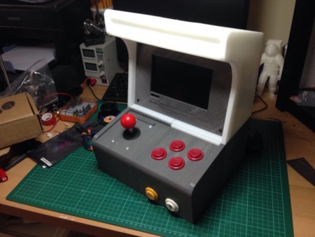 Una impresora 3D, una Raspberry Pi y poco más para tener esta excelente consola de videojuegos
