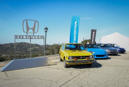 Honda enseña a los millenials el olvidado arte de manejar con transmisión manual 