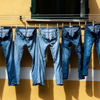 "Los jeans son prendas resistentes y versátiles, pero requieren cuidados para conservar su apariencia y prolongar su vida", Profeco, experto en consumo 