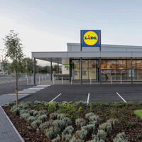 Lidl tiene la solución para transformar tu terraza en la de un hotel de lujo: esta tumbona XXL con parasol ajustable