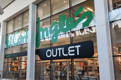 Chaquetas y abrigos a mitad de precio: El Corte Inglés arrasa en su liquidación con descuentos de hasta el 70% en su outlet