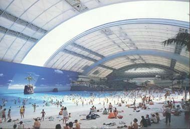 Playa bajo techo en Japón