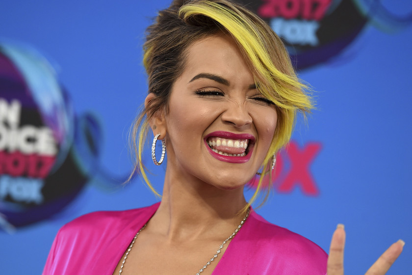 Rita Ora triunfó en los Teen Choice Awards con su original (y divertido