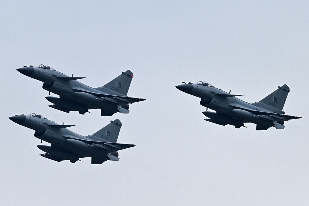 China nunca había desplegado tantos aviones militares fuera de casa. Lo ha hecho frente al ejército más poderoso de África