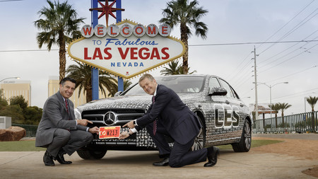 Daimler y Uber se unen por el coche autónomo