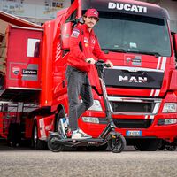 El nuevo patinete eléctrico de Ducati ofrece 50 km de autonomía y tecnología NFC, por 799 euros 