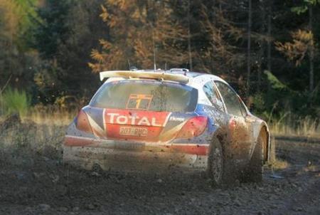 Kris Meeke gana la ultima de la temporada