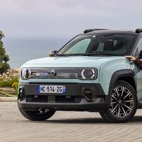 Probamos el Renault 4 E-Tech: el resucitado ‘cuatro latas’ es un SUV eléctrico más cómodo, más práctico y que gasta bastante menos que el Renault 5 E-Tech