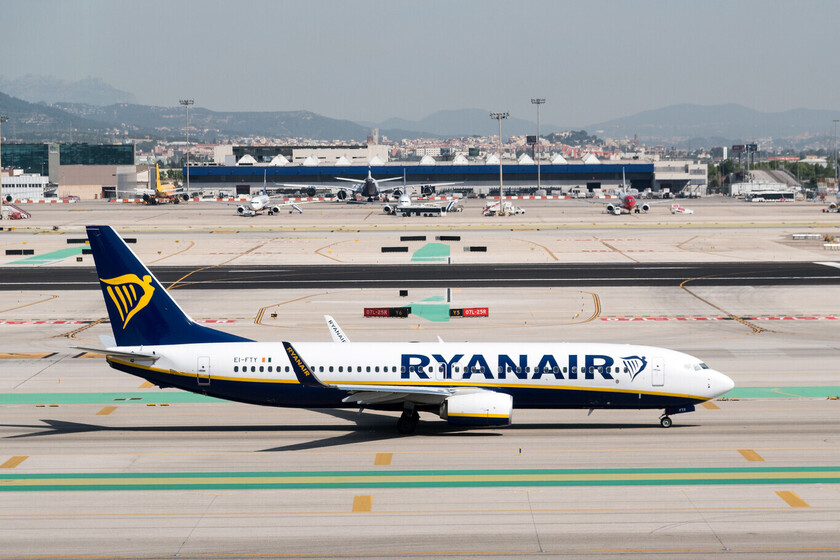 Ryanair y CCOO acordaron subir el sueldo al personal de cabina. El Supremo lo ha anulado: los sindicatos los eligen los empleados