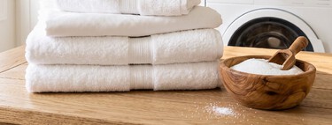 Nem alvejante, nem sabão em pó: o produto que deixa as roupas brancas como novas sem danificar os tecidos 