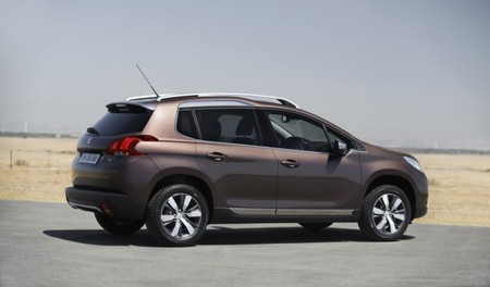 Peugeot 2008 trasera