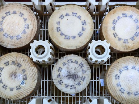 Dependiendo Del Tipo De Queso La Maduracion Va Desde Los 45 Dias Del Semicurado Hasta Los Mas De Ocho Meses Del Gran Reserva