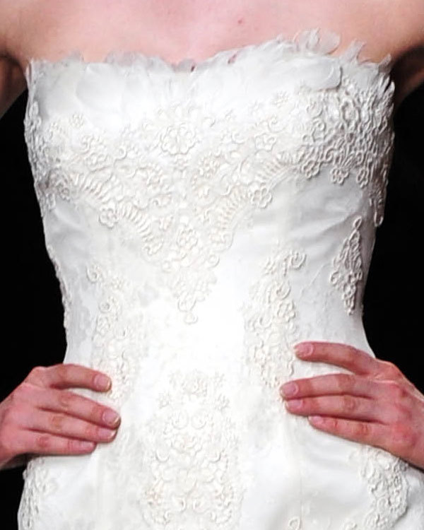 Foto de Los detalles más invisibles del desfile de Pronovias 2013 (16/24)