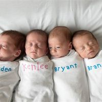 Los cuatrillizos nacidos por sorpresa en Navidad se van a casa tras 65 días en la UCI 