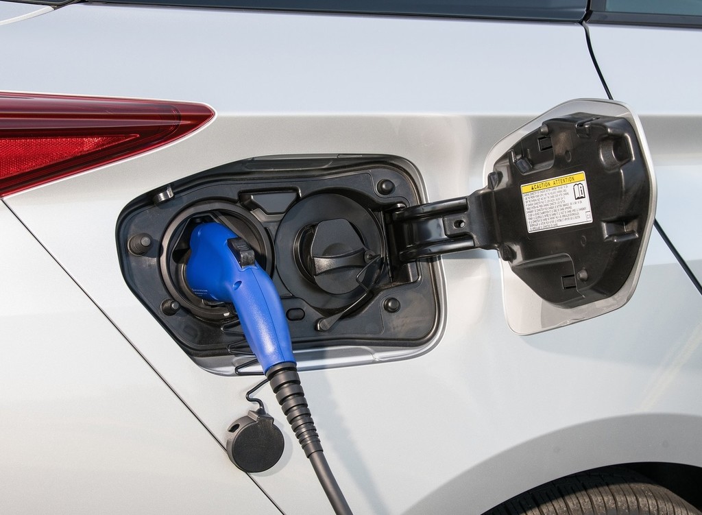 Toyota y BYD empezarán a desarrollar vehículos eléctricos en mayo