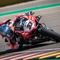 Marco Melandri vuelve a retirarse tras sufrir mucho con la Ducati Panigale V4 R: "No es una moto fácil"