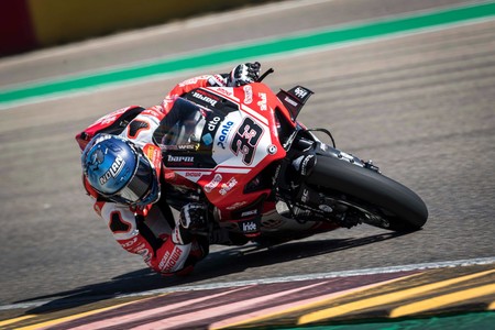 Marco Melandri vuelve a retirarse tras sufrir mucho con la Ducati Panigale V4 R: "No es una moto fácil"