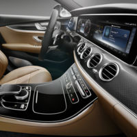 Deja tú lo lujoso, el nuevo Mercedes-Benz Clase E es una auténtica oda a la tecnología