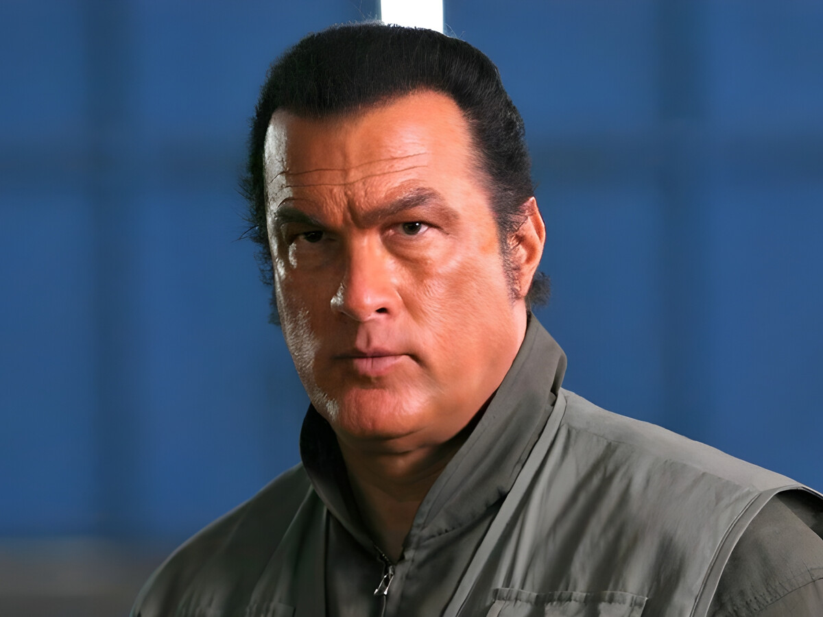"Recibimos 450,000 llamadas de todo el mundo": Steven Seagal está convencido de que él debió protagonizar este éxito de Tom Cruise
