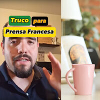 Soy barista profesional y este es el increíble truco para evitar sedimento en el café usando una prensa francesa