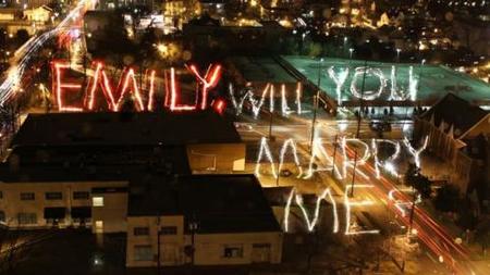 Y le pidió matrimonio... con Light Painting