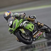 Sofuoglu se rompe la cadera en Francia y no podrá correr mañana. El mundial de Supersport se inflama