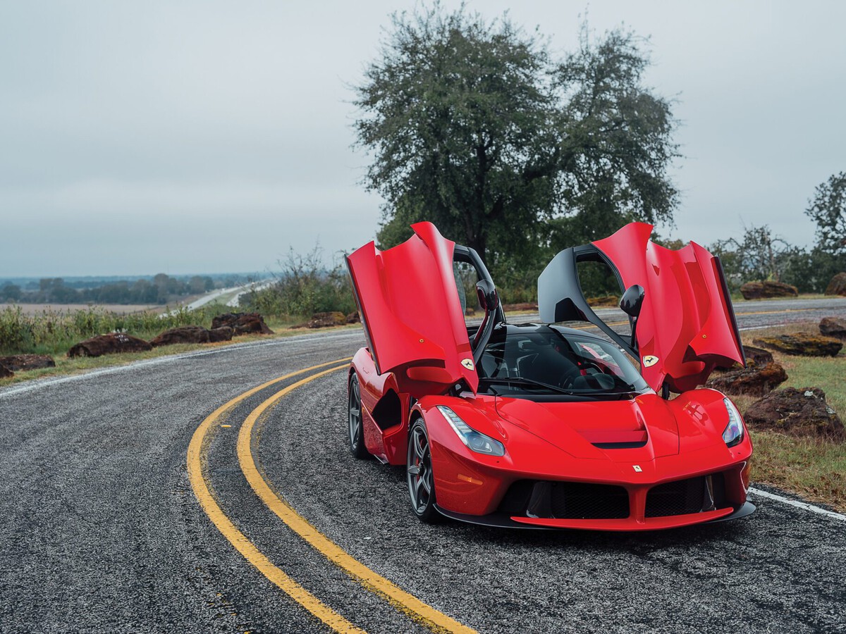 La industria cripto está produciendo muchos millonarios. Así que Ferrari  permitirá comprar sus coches con Bitcoin