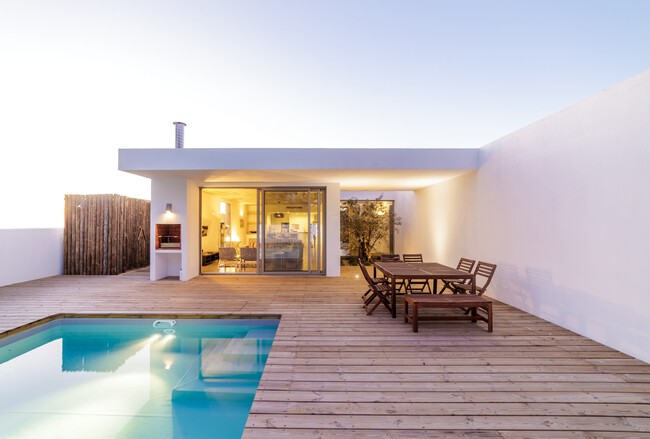 Modern House With Garden Swimmin