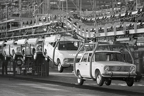 Lada, GAZ, UAZ y Moskvitch: qué fue de las míticas marcas de coches de la Unión Soviética