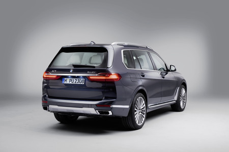 BMW X7 trasera