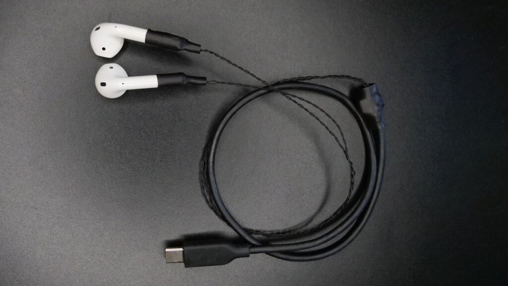 Alguien ha creado lo que Apple no quiere: unos AirPods con cable USB-C Alguien ha creado lo que Apple no quiere: unos AirPods con cable USB-C