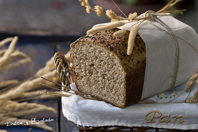 Pan de molde de espelta integral y semillas
