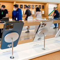 La corte de comercio solicita que se dejen de vender los iPhone 15 y 16 en EEUU. Un proveedor de Apple denunció que su pantalla es ilegal