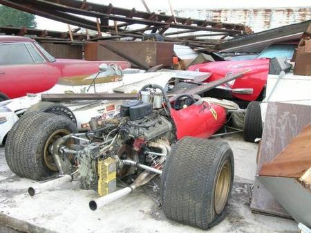 Ferrari destrozado