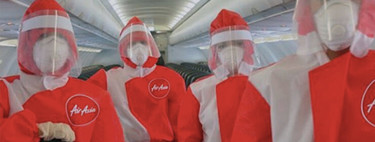 Air Asia adapta sus uniformes a los tiempos de Covid-19 y muy favorecedores no son