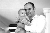 Está mejor visto ser padre que madre a los 40