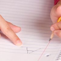 México promete ser “territorio libre de analfabetismo” en 2026, aunque más de 4 millones de personas aún no saben leer ni escribir 