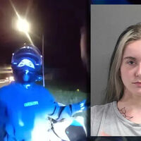 "Persígueme", decía la placa de la moto de una agente fuera de servicio. Acabó vacilando y escapando de sus compañeros, hasta que la trincaron 