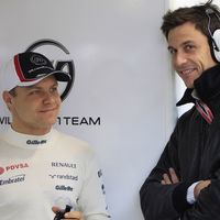 Mercedes recibe a un nuevo invitado en su sede, y se llama Valtteri Bottas 