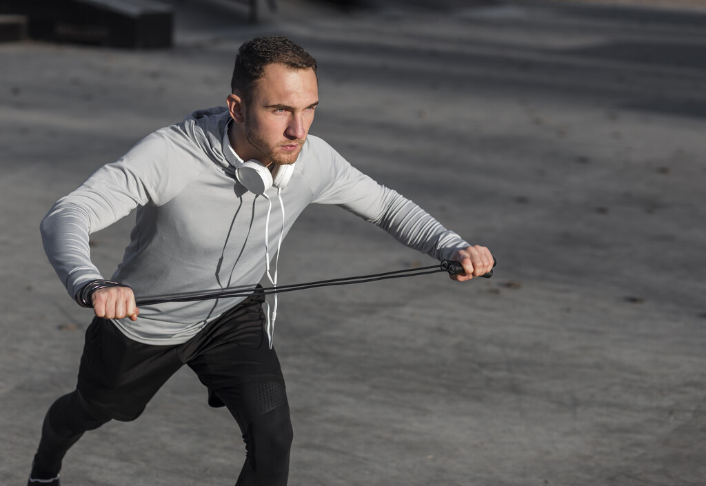 Una de las claves más importantes a tener en cuenta si quieres entrenar fuerza y resistencia para ser un atleta híbrido