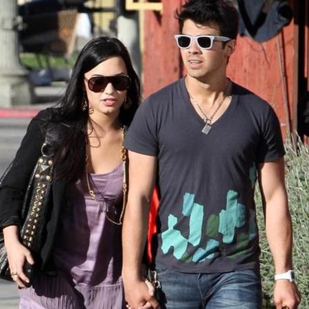 Joe Jonas y Demi Lovato hablan abiertamente de su relación amorosa