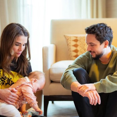 El príncipe Hussein de Jordania felicita a su hija Imán que acaba de cumplir un año con esta tierna declaración 