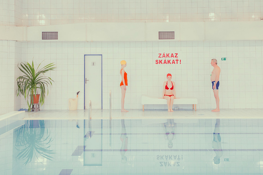 Swimming pool', Maria Svarbova, geometría y tonos pastel para