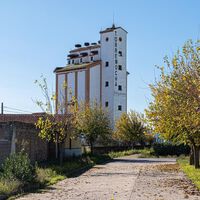 España tiene cientos de silos olvidados en mitad del campo. Extremadura acaba de encontrarles la utilidad perfecta: convertirlos en baterías gigantes de arena