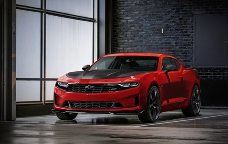 ¡A por el Mustang! El Chevrolet Camaro se lava la cara con más tecnología pero manteniendo sus 456 CV
