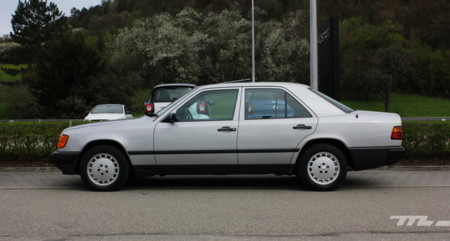 Mercedes Benz 300e 100