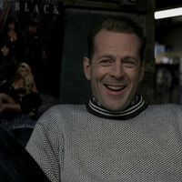 Bruce Willis accedió a recortarse el sueldo un 99% para esta película. Quería trabajar con una de las mayores leyendas de Hollywood: "No te preocupes por el dinero"